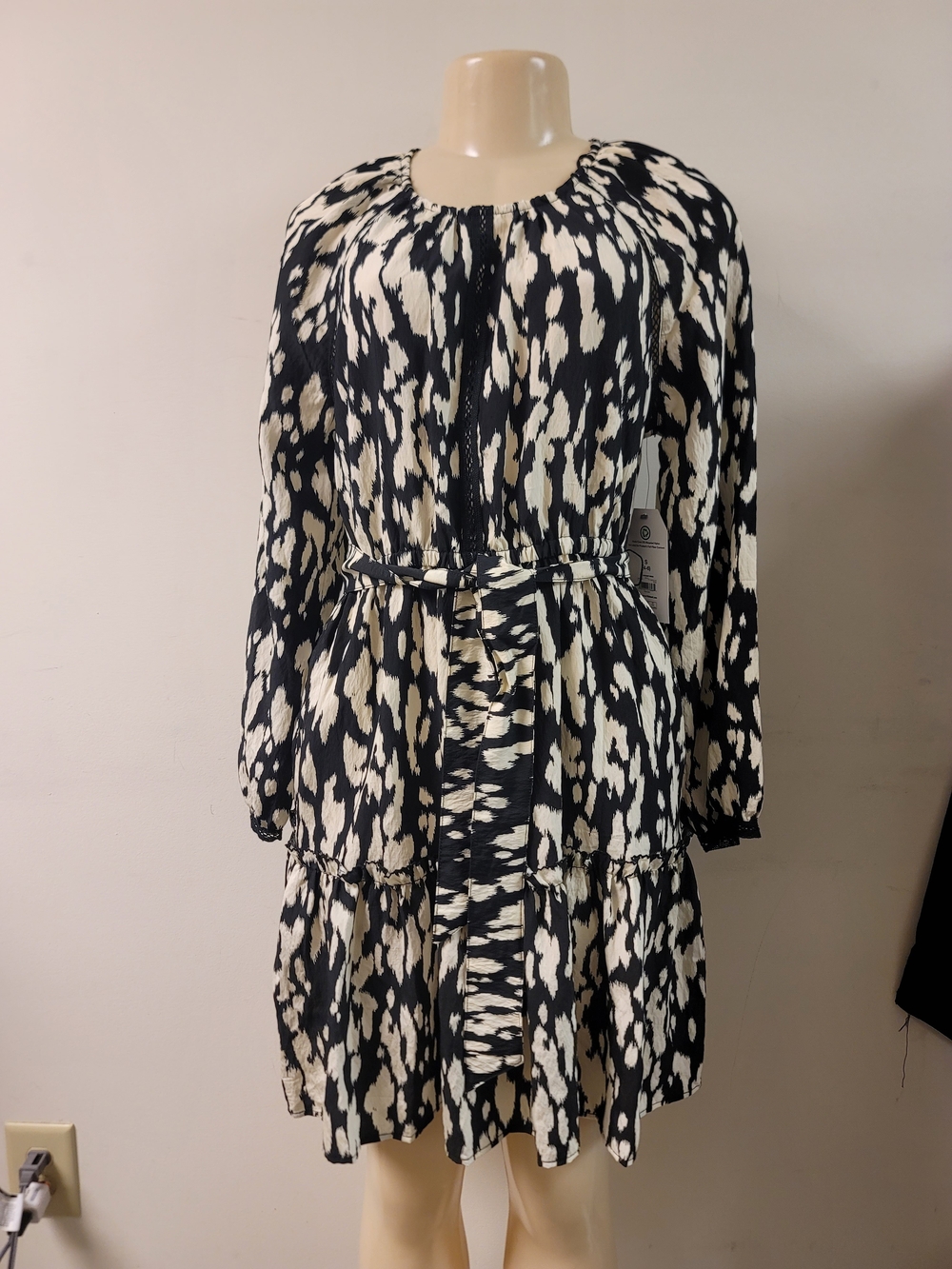 Time and Tru Black and Cream Printed Long Sleeve Tiered Dress with Tie
